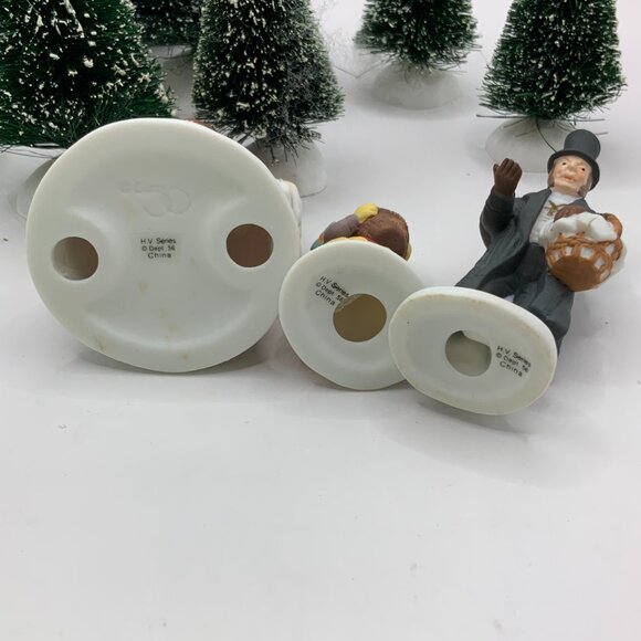 Department 56 Heritage Village Series Vintage Spirit of Giving - Picture 5 of 6